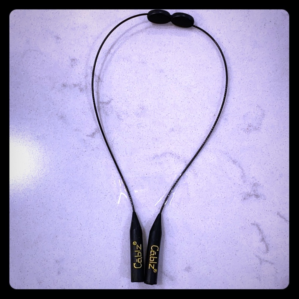 Cablz eyewear holder